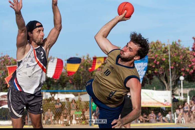 Pallamano serie B – seconda fase,il CUS Cassino Gaeta ’84 batte la Roma e rimane vicecapolista. Il capitano Lorenzo Uttaro convocato nella Nazionale di Beach Handball.